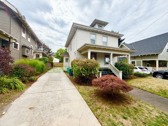 Building Photo - 4320 SE Holgate Blvd