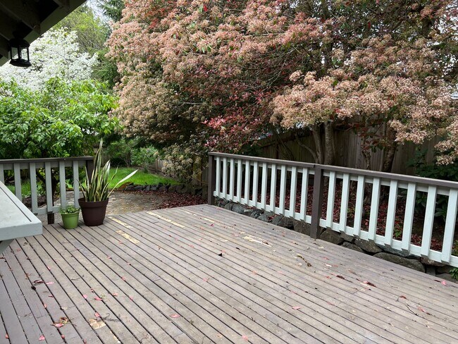 Building Photo - South Cove Commons Gem – Private Beach Acc...