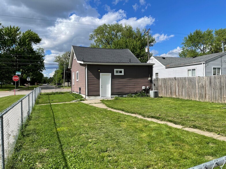 Building Photo - 8536 Stephens Rd