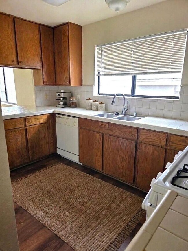 Interior Photo - 1001 - 1031 Amador Avenue