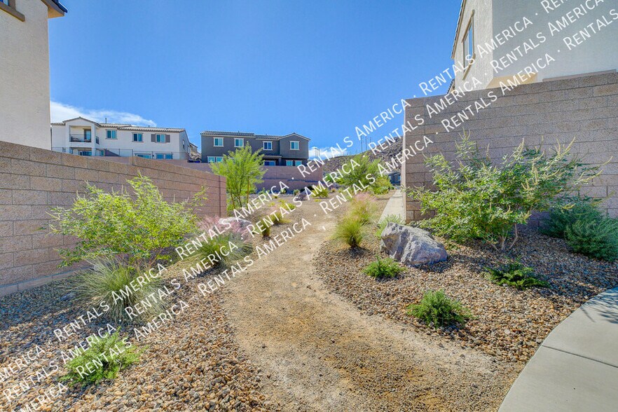 Building Photo - 374 Yellow Finch Ln