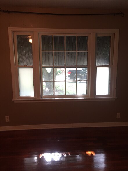 Building Photo - 1117 S Walnut St