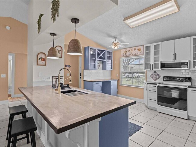 Building Photo - 226 Windward Way