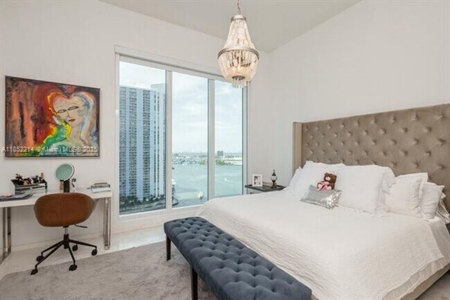 Building Photo - 900 Brickell Key Blvd