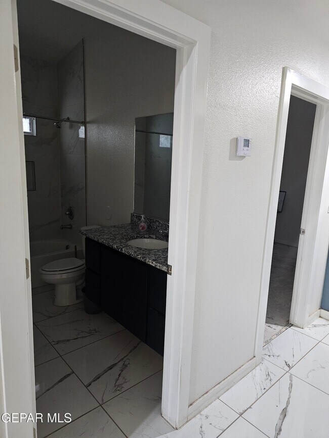 Building Photo - 473 Plateau Dr