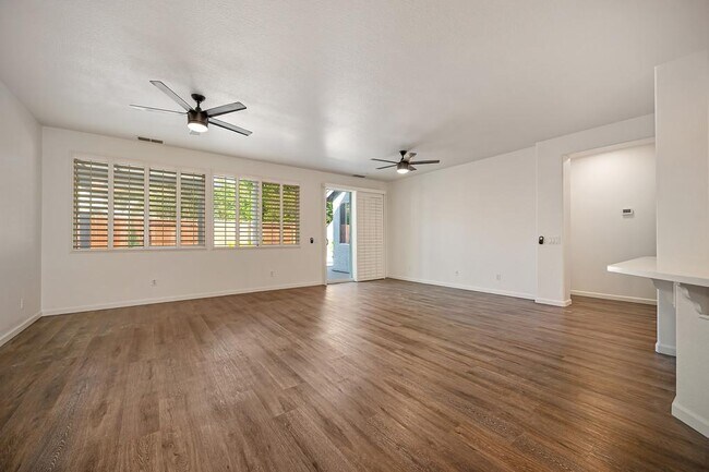 Building Photo - 238 St Tropez Ln