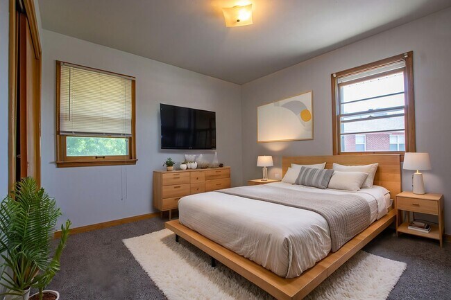 Building Photo - 3328 S 82nd Ave