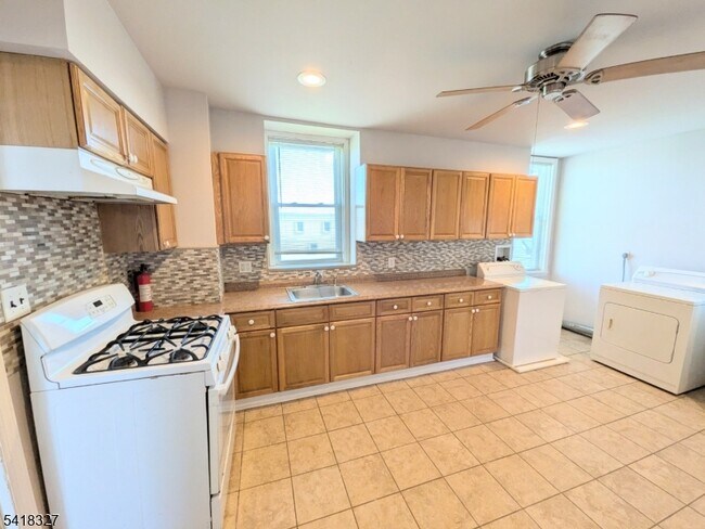 Building Photo - 239 Union Blvd