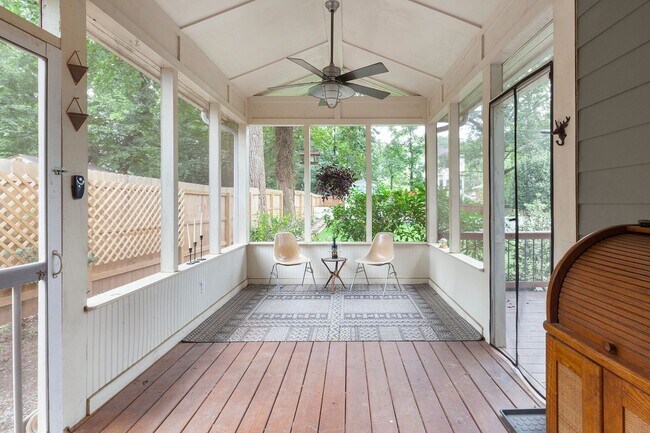 Building Photo - Beautiful 2bd/2ba Bungelow in Kirkwood wit...