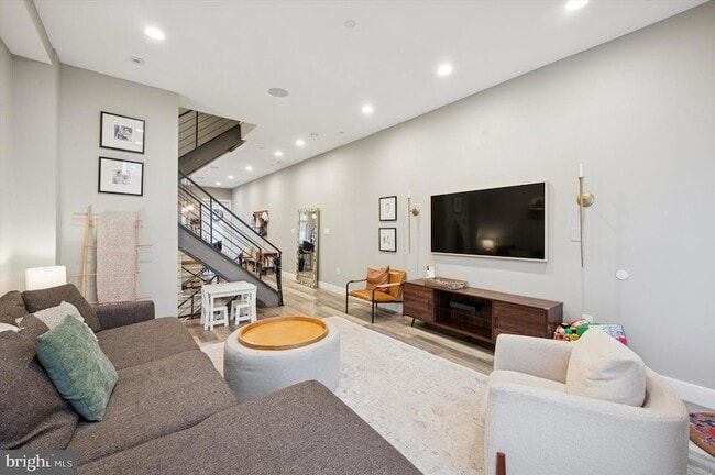 Building Photo - 1942 Tasker St