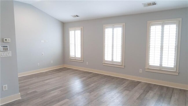 Building Photo - 6146 Holly Pk Ln SE