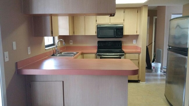 Building Photo - 1038 Begonia Dr