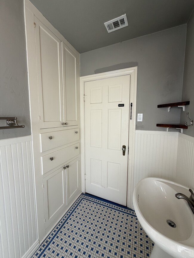 Building Photo - 3817 Frazier Ave