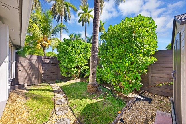 Building Photo - 818 NE 3rd St