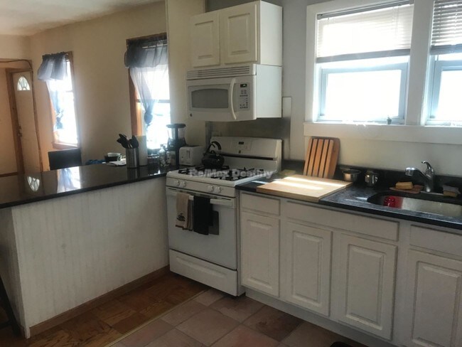 Building Photo - 13 Andrew St