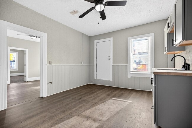 Building Photo - 3356 W 44th St