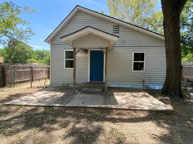 Building Photo - 200 E Freeman St