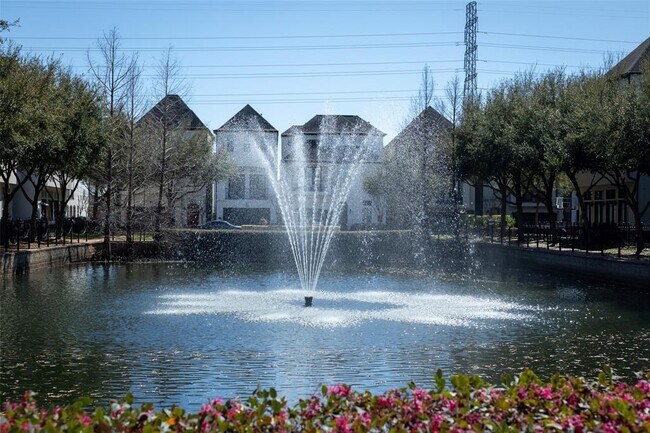 Building Photo - 1835 Upland Lakes