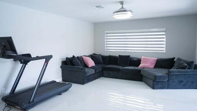 Building Photo - 7410 SW 15th St