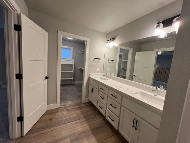 Building Photo - 11918 NE 108th St