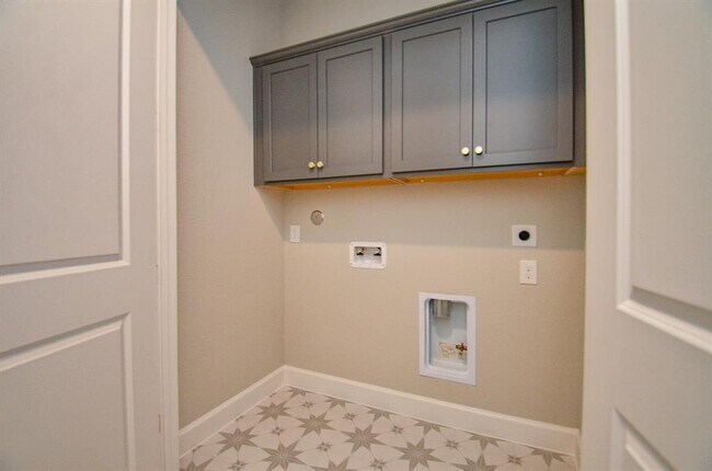 Building Photo - 13807 San Pasqual Pointe Dr