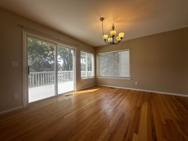 Building Photo - Large 2-story home with 3 bedrooms up plus loft!  Finished basement!