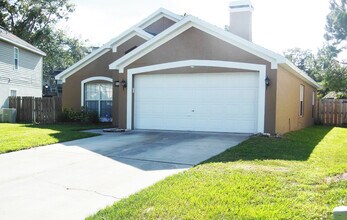 Building Photo - Lake Mary 3 Bed 2 bath Pool with Pet frien...
