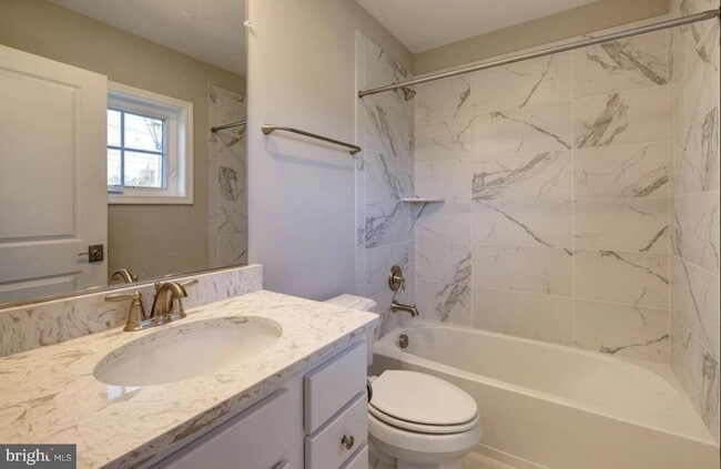 Building Photo - 1020 Railroad Ave