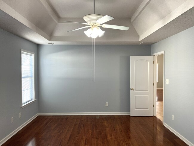 Building Photo - Absolutely Adorable Home Near Lake Joy Elementary