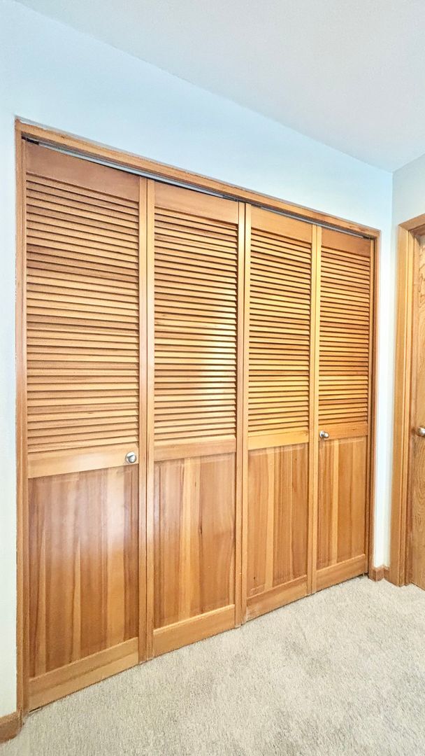 Building Photo - Spacious 2BR/2BA Condo – 1,086 SF + Parking + River Views | NW Portland