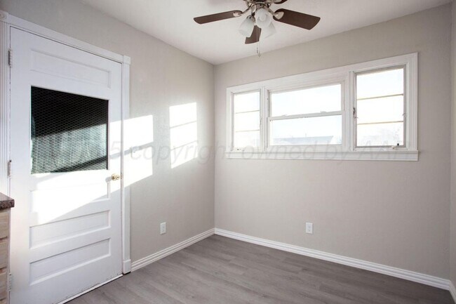 Building Photo - Cute Avondale Home