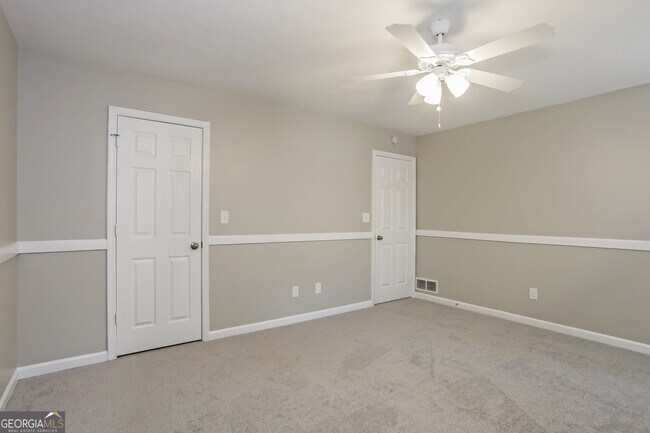 Building Photo - 215 Kiowa Ct SE
