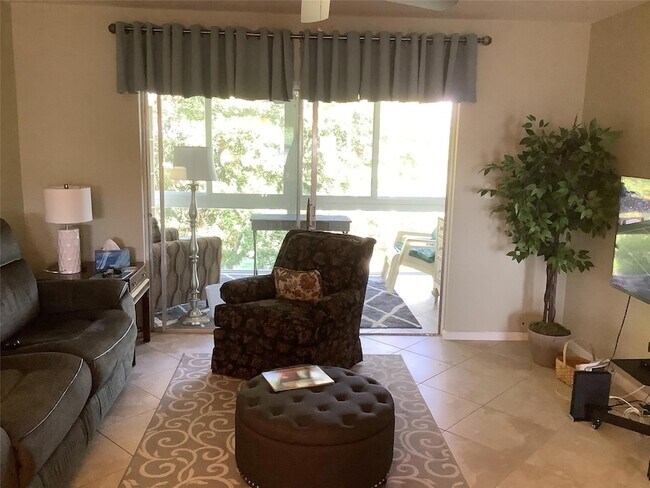 Building Photo - 7797 Golf Cir Dr