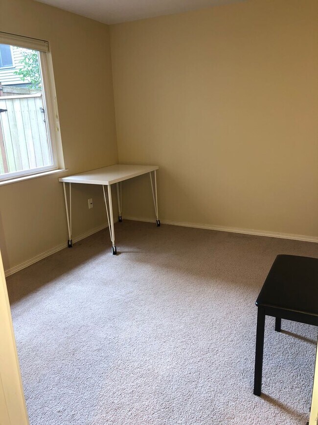 Building Photo - 3Bd/3Ba Seattle Townhouse