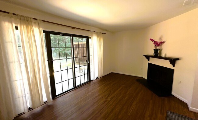 Building Photo - 2036 Headlands Cir