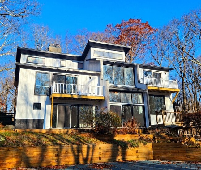 Building Photo - 41 Breeds Hill Pl