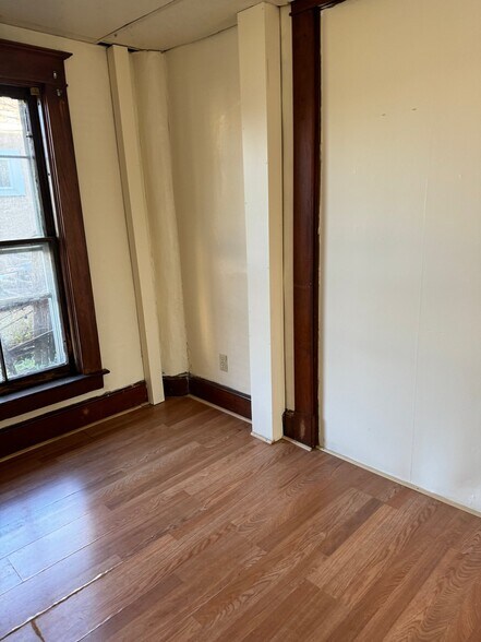 Building Photo - 236 Broadway