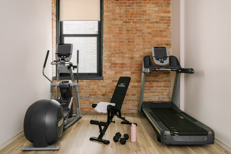 Building Photo - 555 W Jackson Blvd