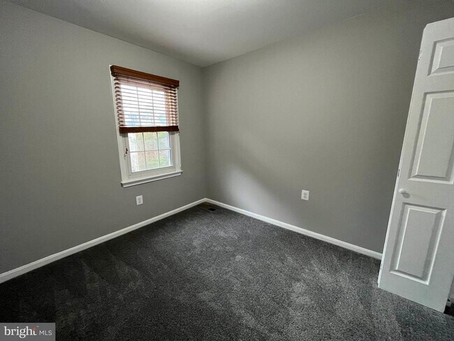 Building Photo - 11353 Cromwell Ct