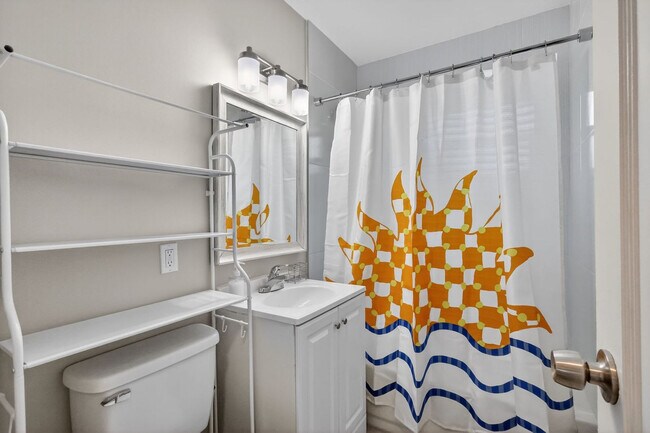 Building Photo - 823 Avenida Hermosa