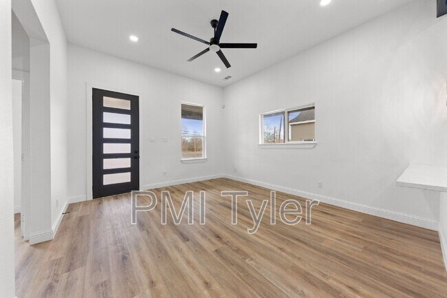 Building Photo - 1259 Bonham St