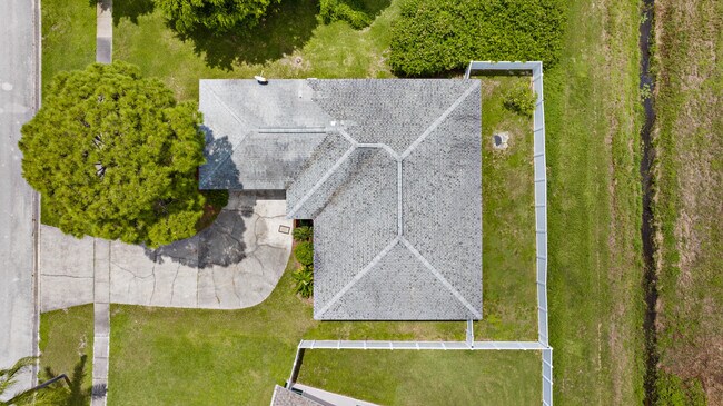 Building Photo - 809 Kara Cir