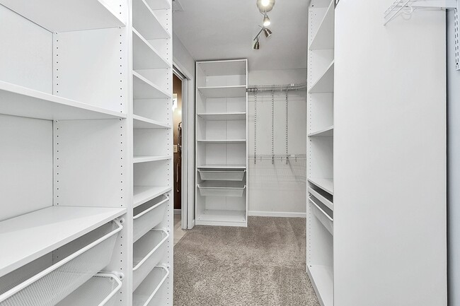 Building Photo - 1932 Stoneyridge Dr