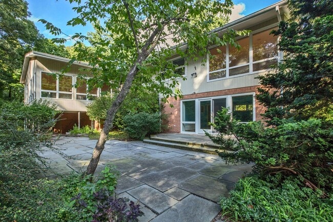 Building Photo - 192 Stonehurst Dr