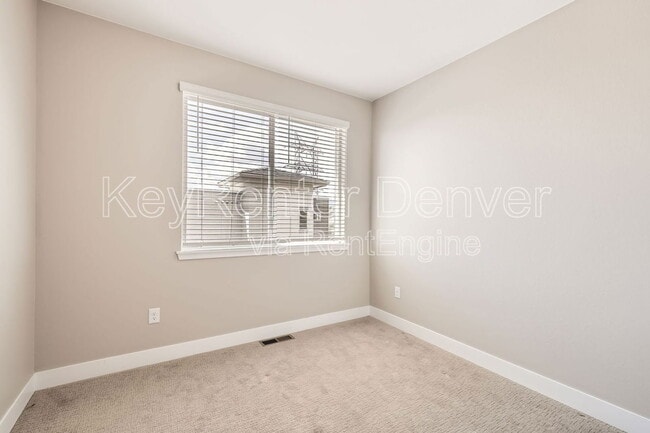 Building Photo - 15592 W Warren Ave