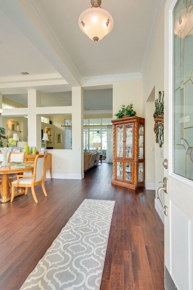 Building Photo - "Charming 3 Bed, 2.5 Bath Rental in Blufft...