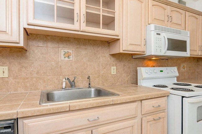 Building Photo - 1880 S Treasure Dr