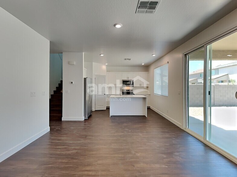 Building Photo - 17134 W Lawrence Ln