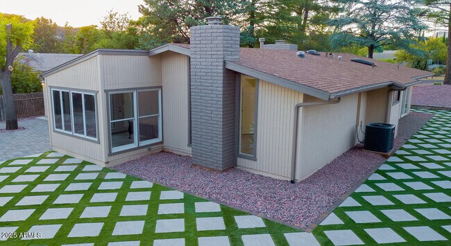 Building Photo - 21 Hummingbird Cir
