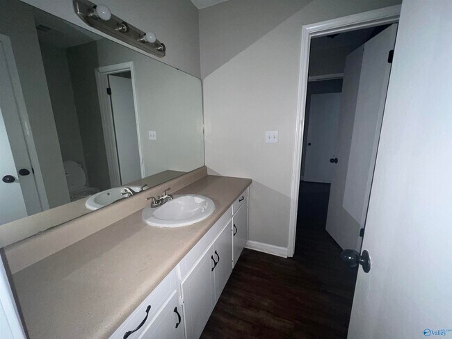 Building Photo - 9007 Mahogany Row SE